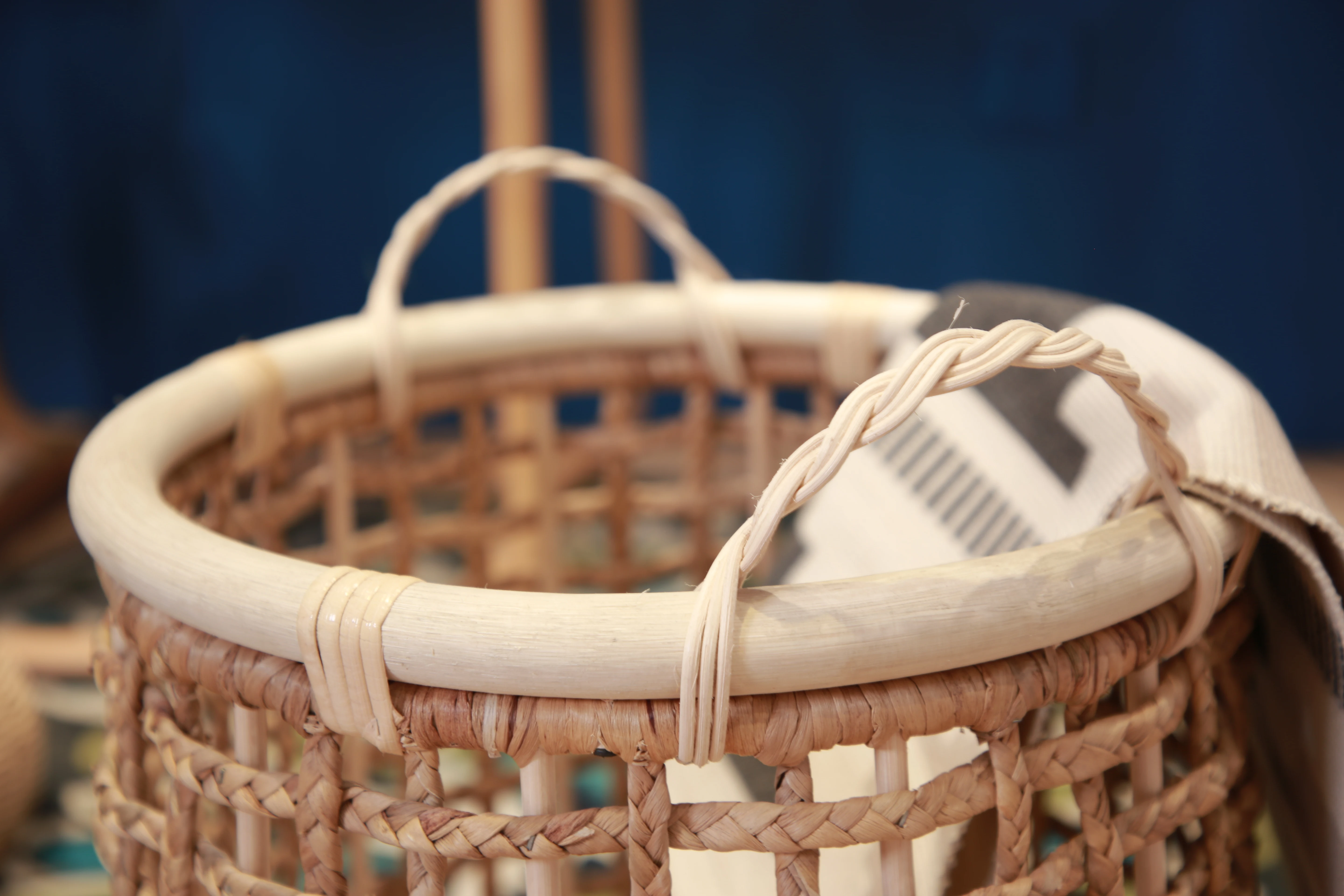 
China supplier handmade Rattan storage basket natural basket with handle 