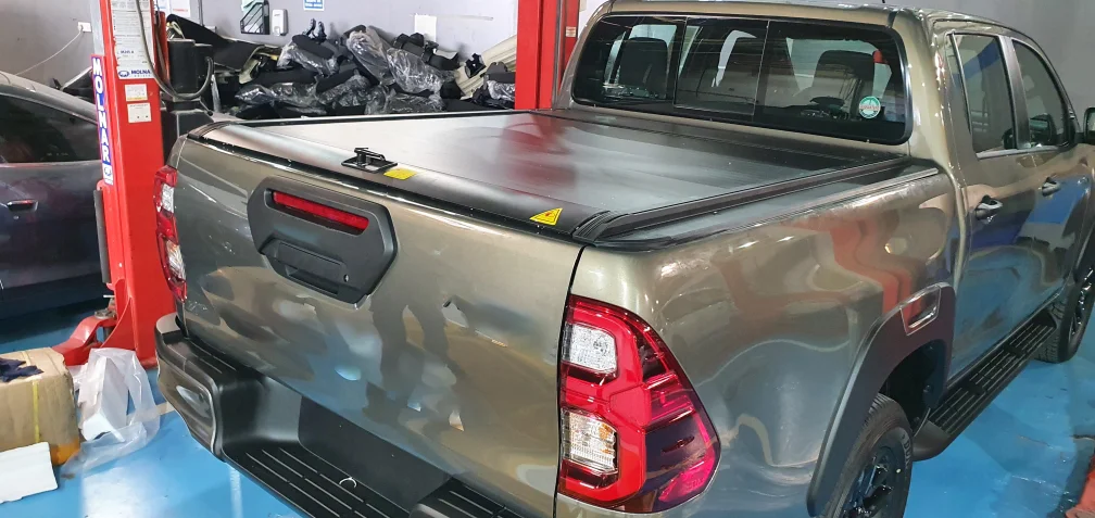 4x4 Car Accessories Retractable aluminum roller shutter roll up tonneau cover for toyota hilux vigo