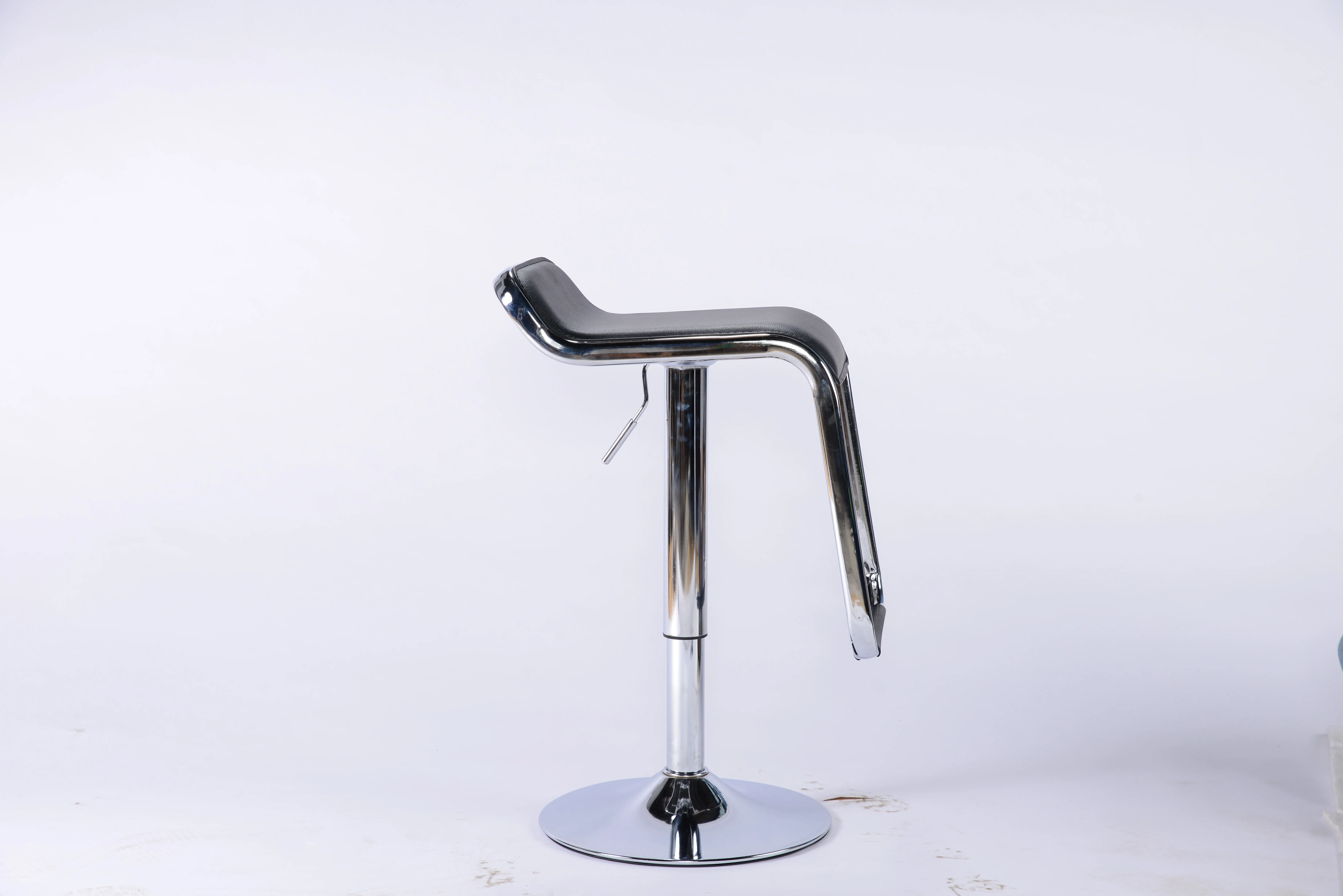 Wholesale price High quality  Stackable Metal Stool With PP seat Non-Slip Light weight Plastic Stool