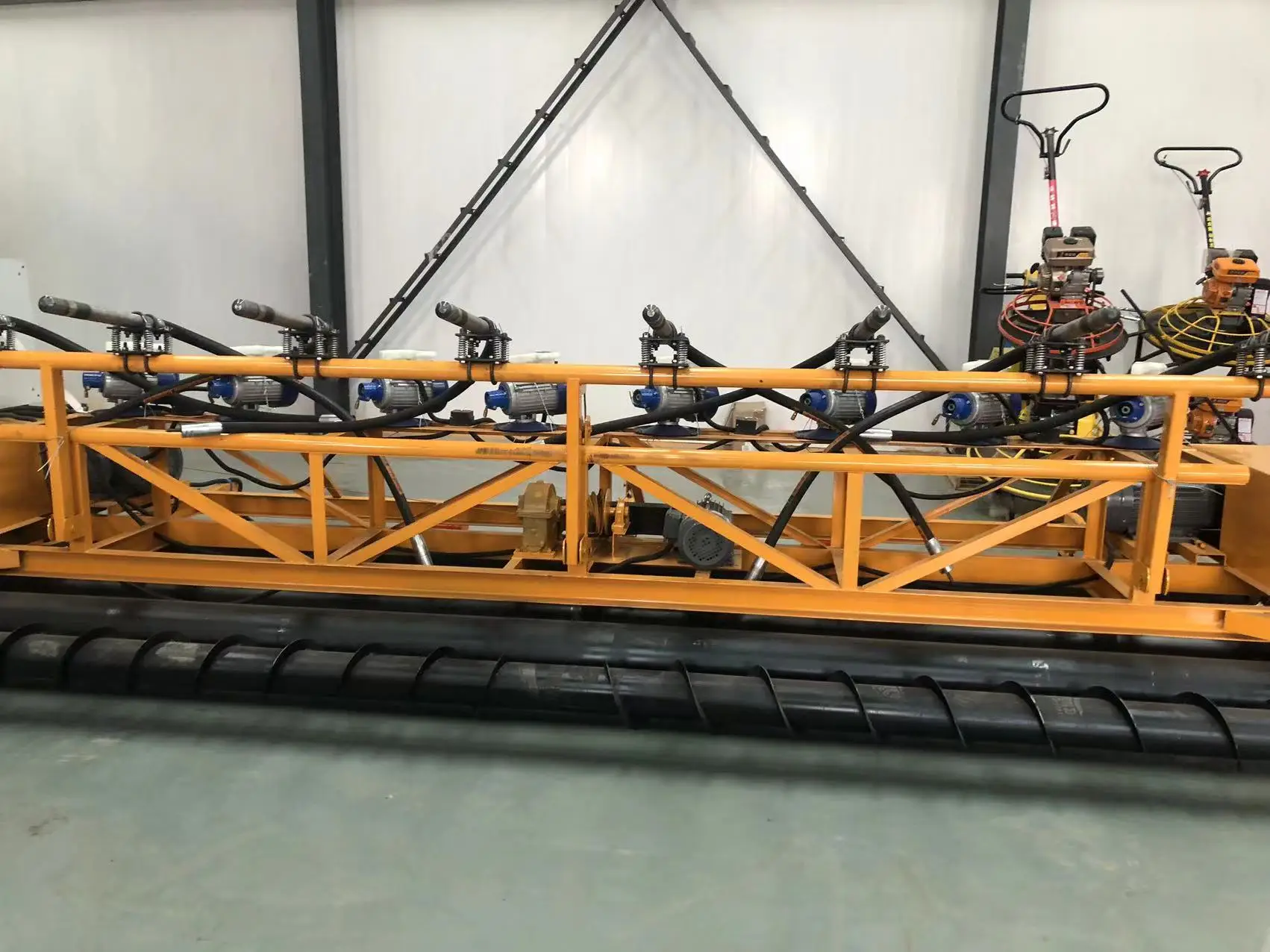 Diesel Electric Asphalt Paver Concrete Paver With Vibrators For Road Construction Machine