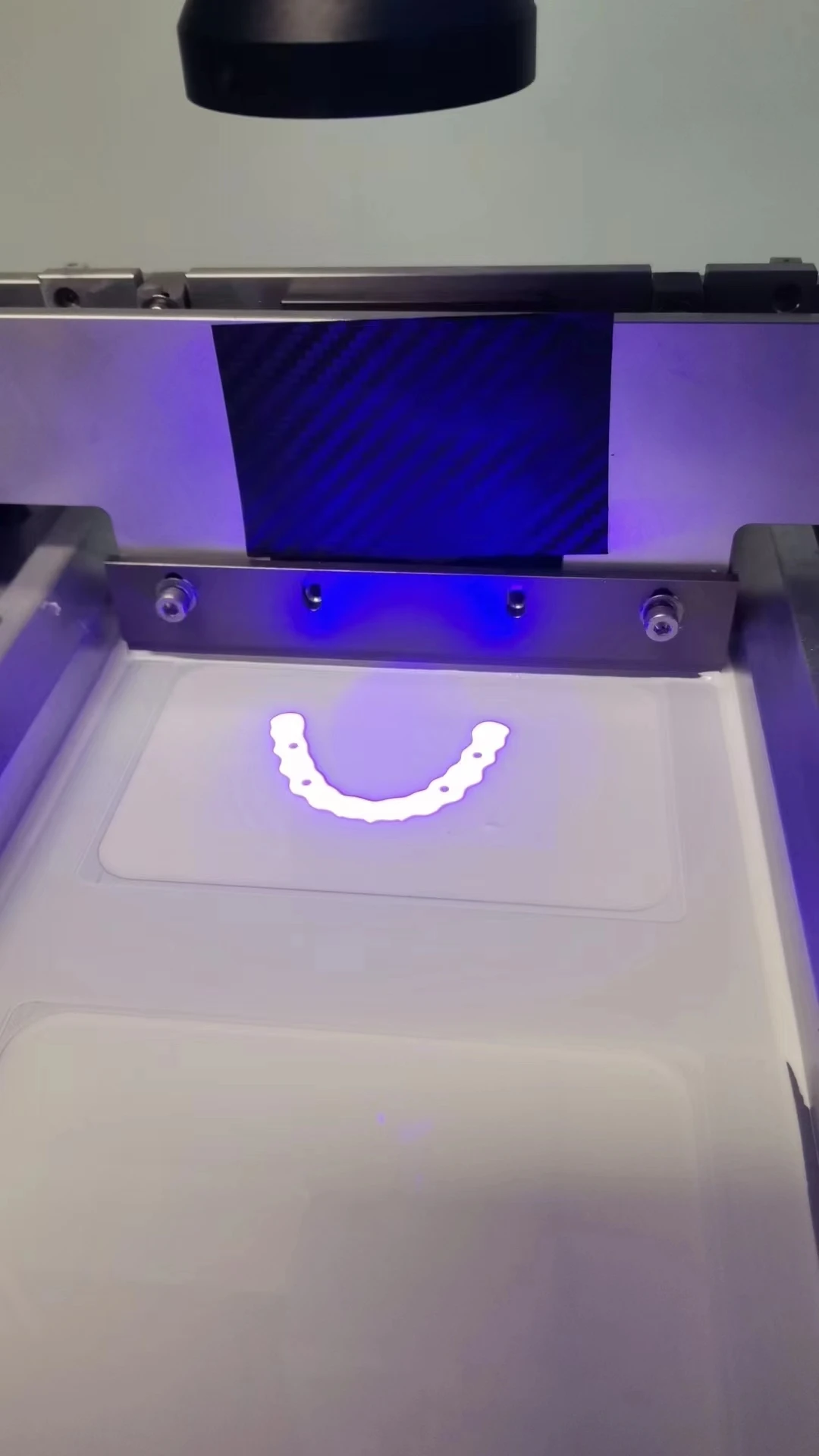 3D-принтер DLP сверху 2K для стоматологических украшений керамический шламовый глинозем цирконий без поддержки