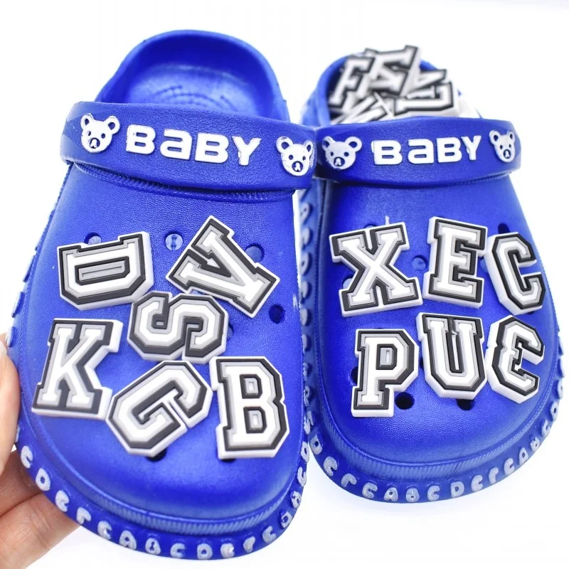 Дизайнерская дешевая Персонализированная Новая мягкая ПВХ обувь с изображением листьев букв и цифр с мультяшным кроком, очаровательные подарки для вечеринок для девочек и мальчиков