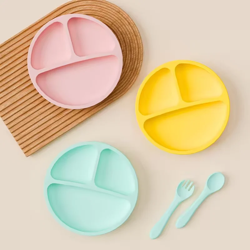 BPA Free Strong Suction Plate Spoon Set Feeding Bib Baby Dishwasher Safe Silicone Divided Dinner Plate Dish for Toddler