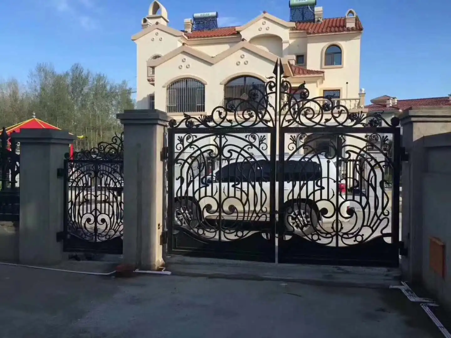 Give $500 cash coupon  main entry driveway gate