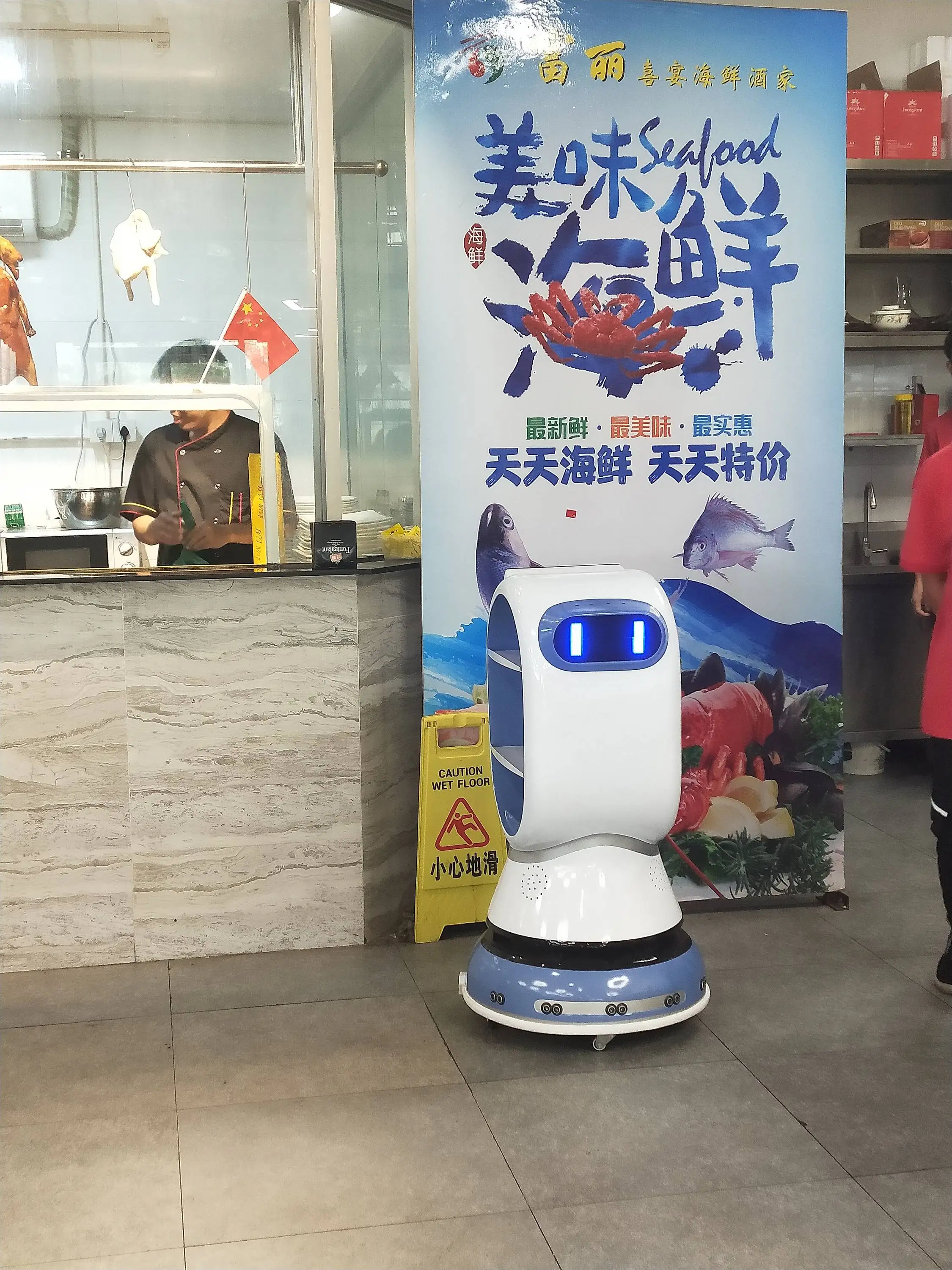 2020 hot selling Complete logistics Ai restaurant food  delivery  robot