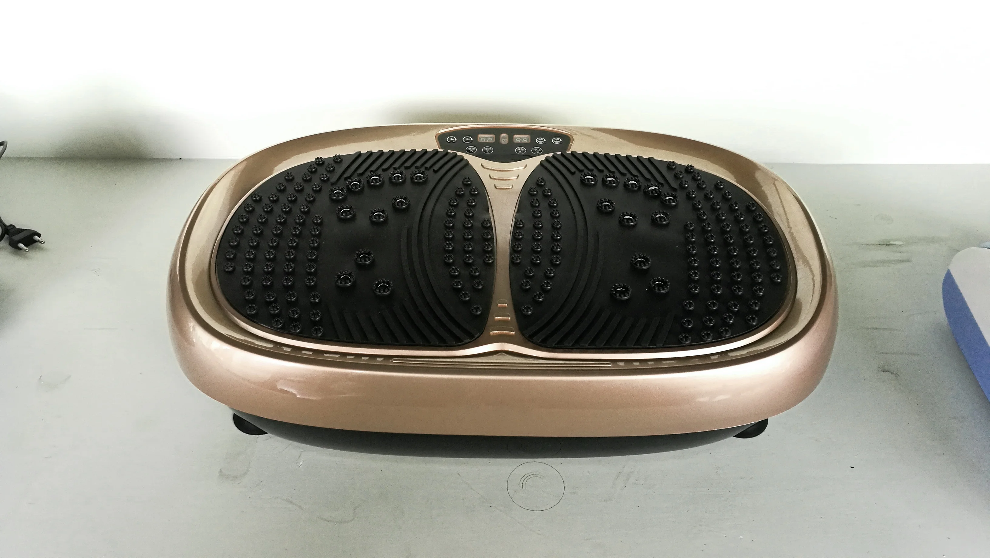 Вибрационная пластина 4D оборудование для спортзала тренажер упражнений на все тело с вибрацией фирменный массажер Crazy Fit от