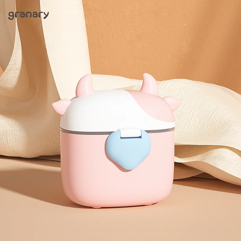 Small Baby Food Storage Formula Milk Powder Dispenser Box With Spoon / Plastic Milk Powder Storage Container BPA Free