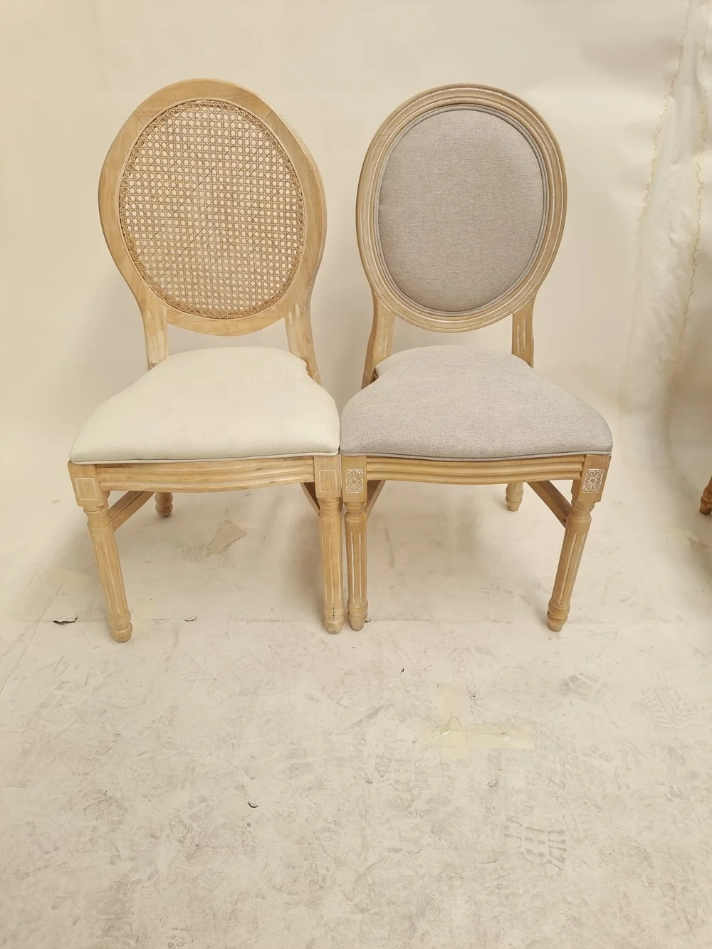 Factory Manufacturer PP Resin Plastic and Wood Texture Royal King Wedding Dining Banquet Chair