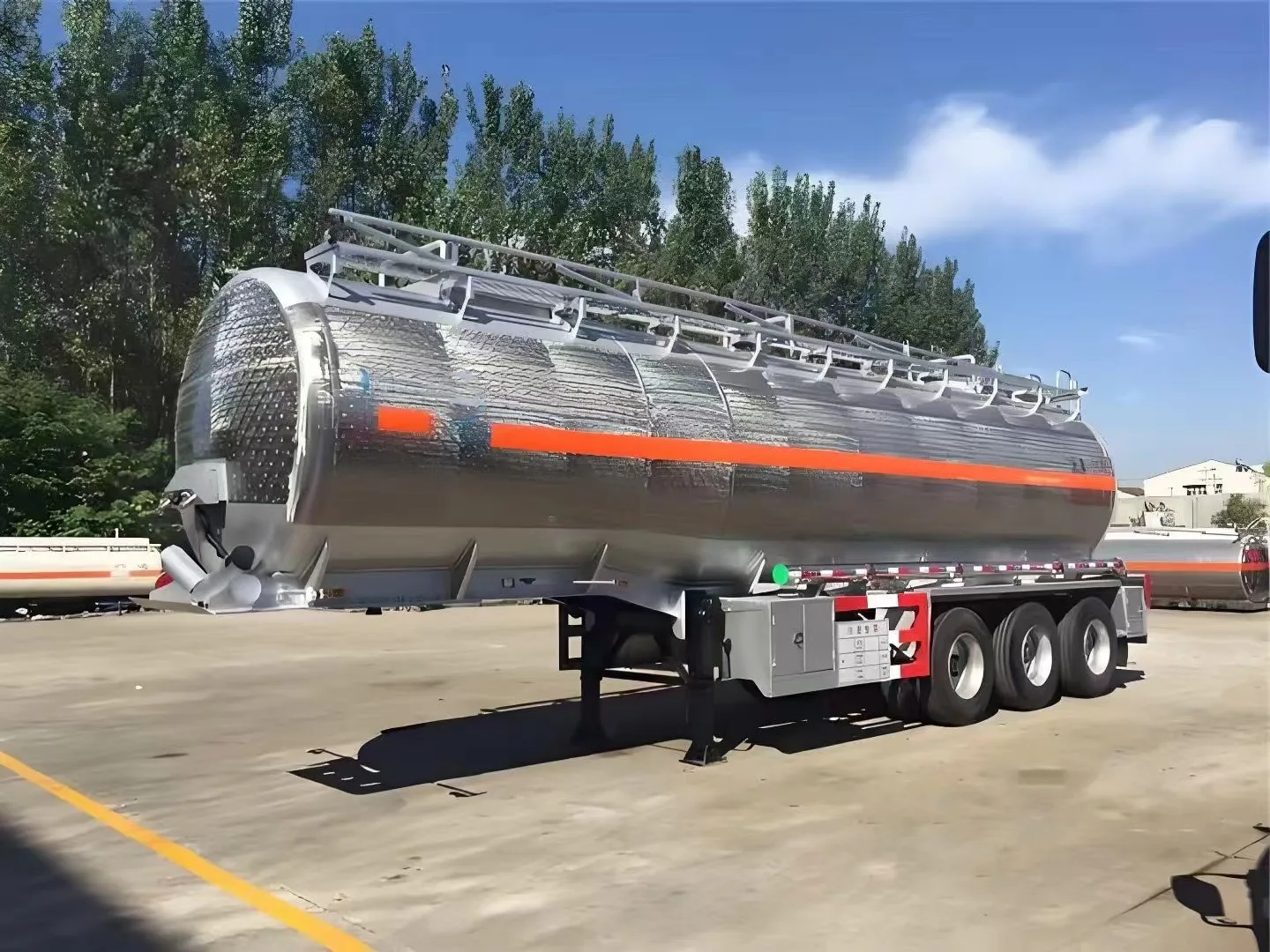 New Design 3 Axles 4 Axles Oil Fuel Aluminium Alloy Tanker Trailer 40000 45000 50000liters Tanker Trailer for Sale