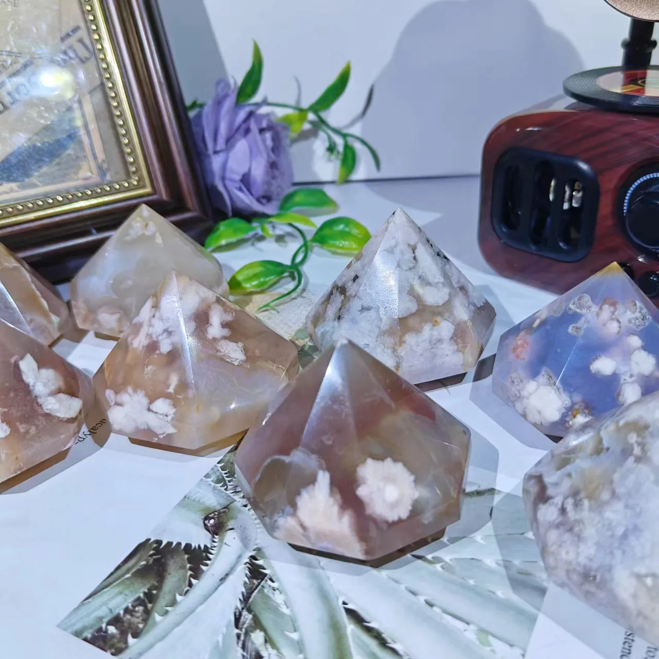 Оптовая продажа низкая цена высокое качество натуральный полированный мощный кристалл вишневый цвет агат алмаз для медитации