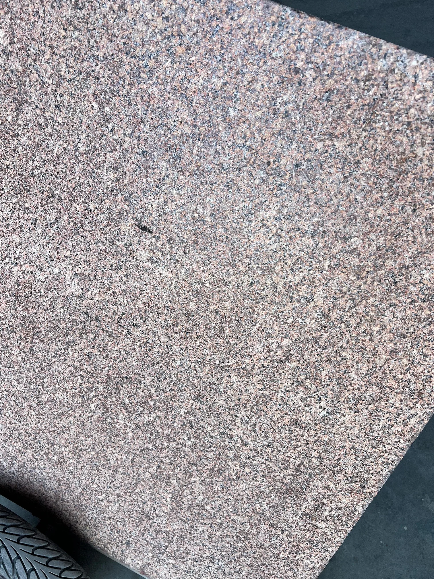 Weatherproof Kharda Red Polished Flamed Granite with Long-Lasting Shine for Building Facades and Elegant Flooring Solutions