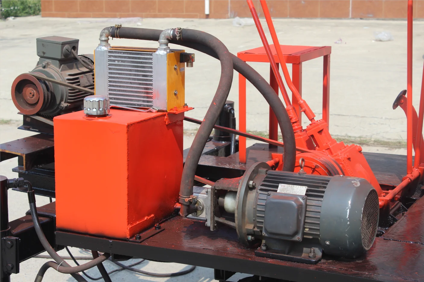 The latest factory 25 hp crawler hydraulic 150m multifunctional high quality water well drilling rig