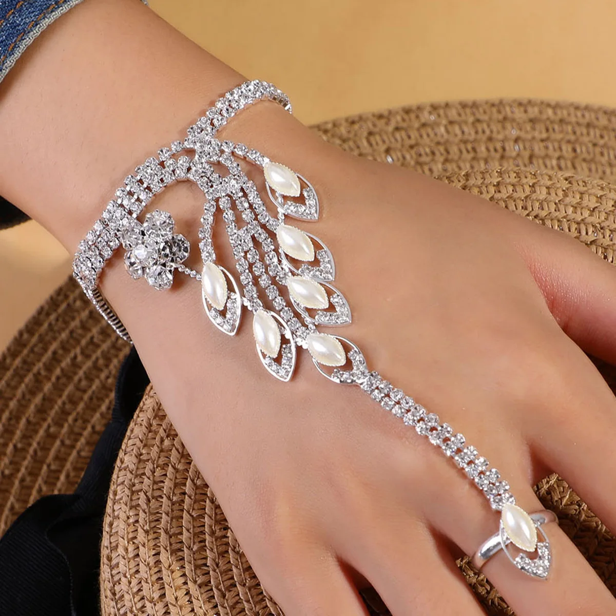 Wholesale Accessories: Sparkling Rhinestone Peach Heart Bracelet Ring Hand Chain for Women