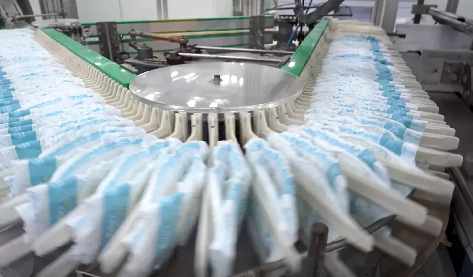 Second Hand Baby Diapers Production Equipment Used Automatic Adult Baby Diaper Making Machine  Baby nappy Making Machine