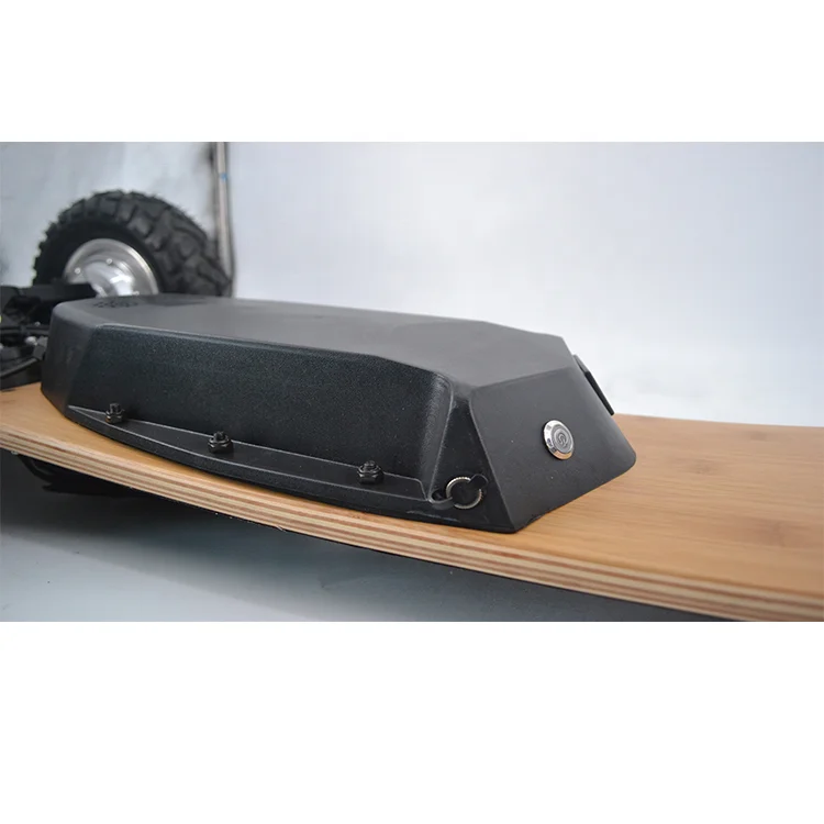 Электрический скейтборд с двойным мотором и четырьмя колесами для пересеченной местности