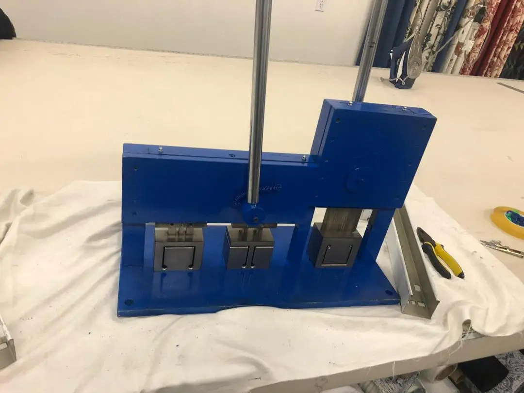 
venetian blinds machines 50mm Hydraulic Punching machine for wooden venetian blinds Metal headrail punching machine 