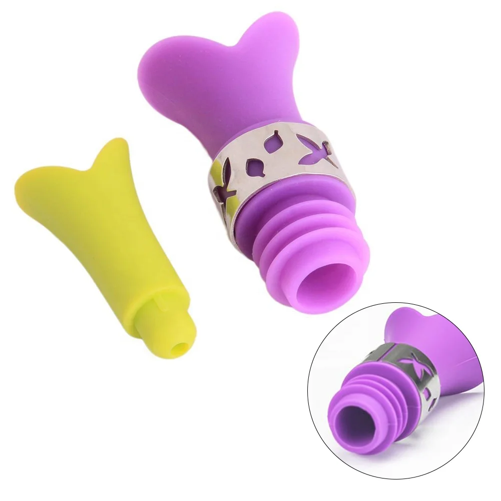 New Design Keep Wine Reusable Beer Bottle Cover Silicone Wine Bottle Stopper Pourer with Stainless Steel Accent