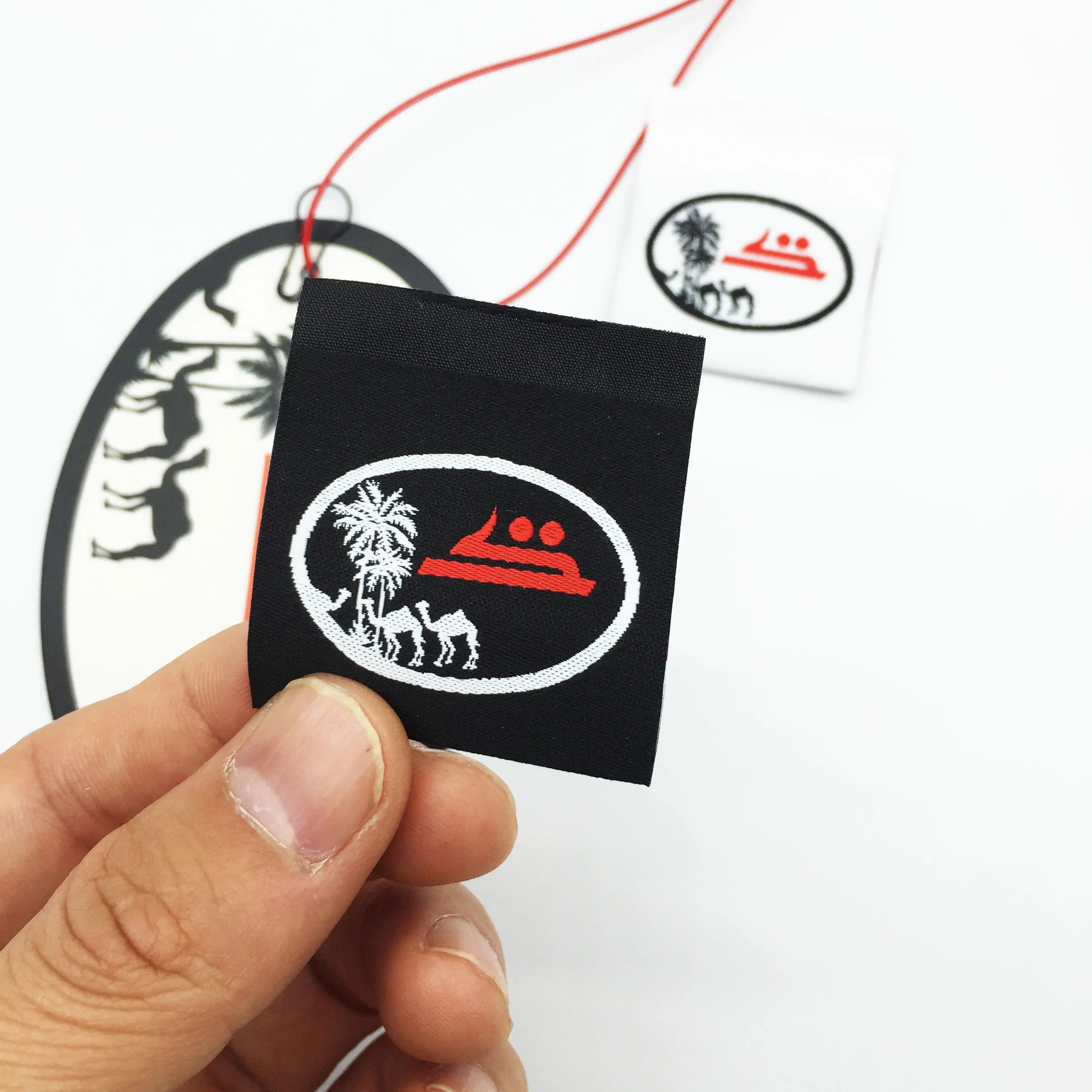 Custom 700gsm Clothing Swing Tag Brand Logo Clothes Label Hang Tag with Safe Pin for T Shirt