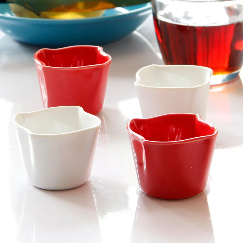 Hot sale novel design flower-shaped ceramic red sauce dish sauce dish seasoning cup