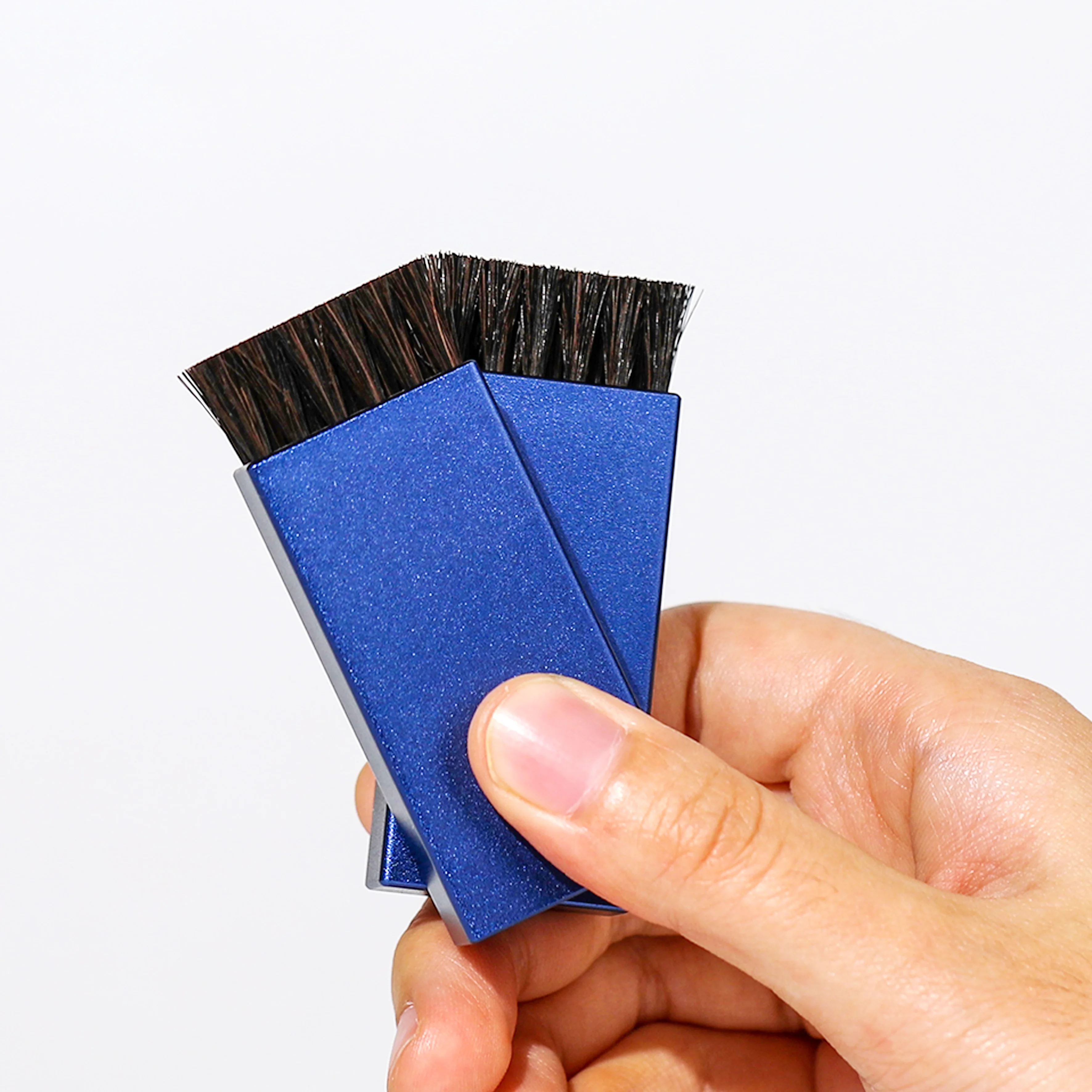 Factory Direct Customized Mini Brush Convenient Blue Aluminum Packaging Brush