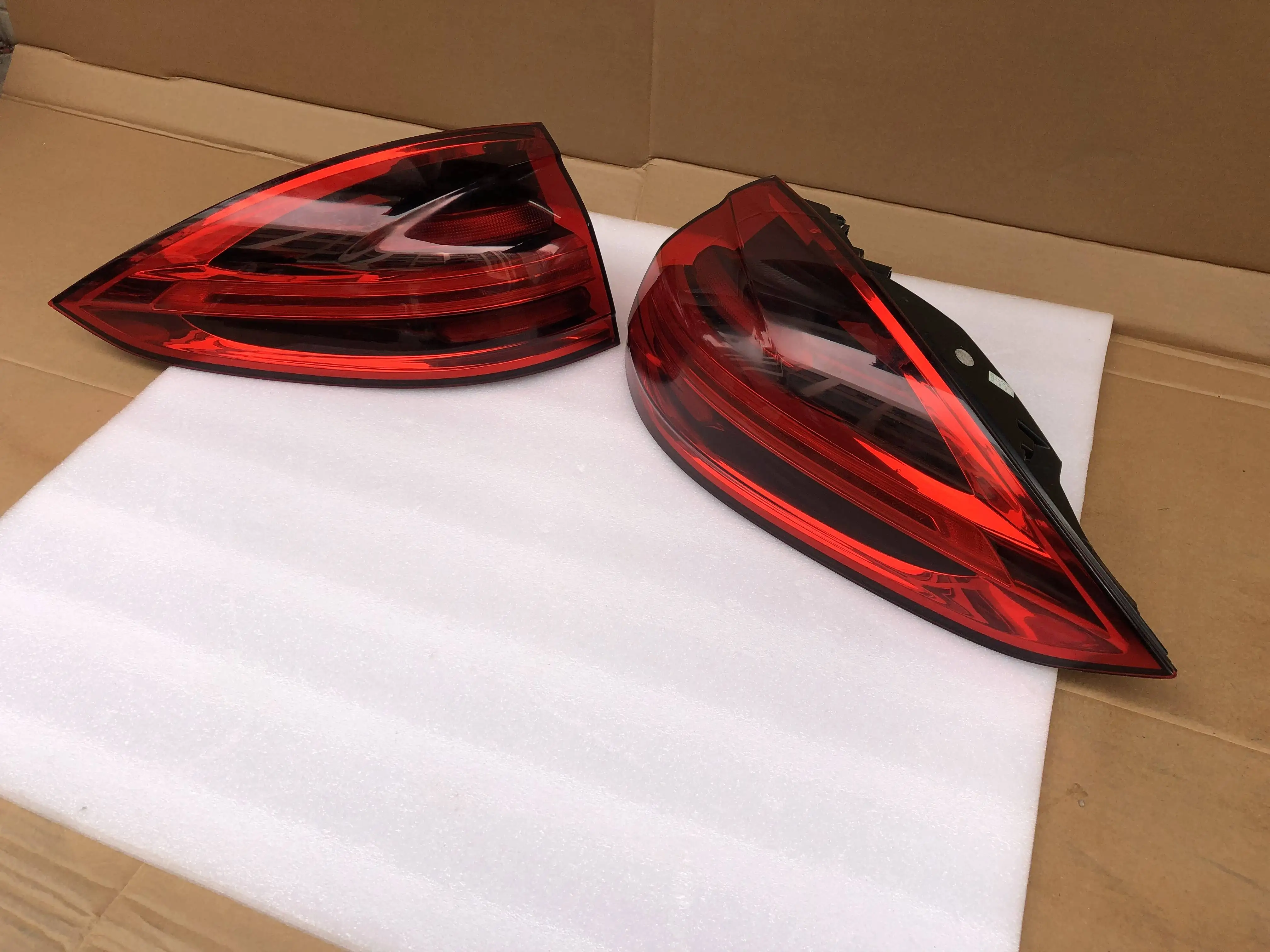 Factory Supply Factory Price Auto Car Accessories Tail Light Rear Lamp Suppliers