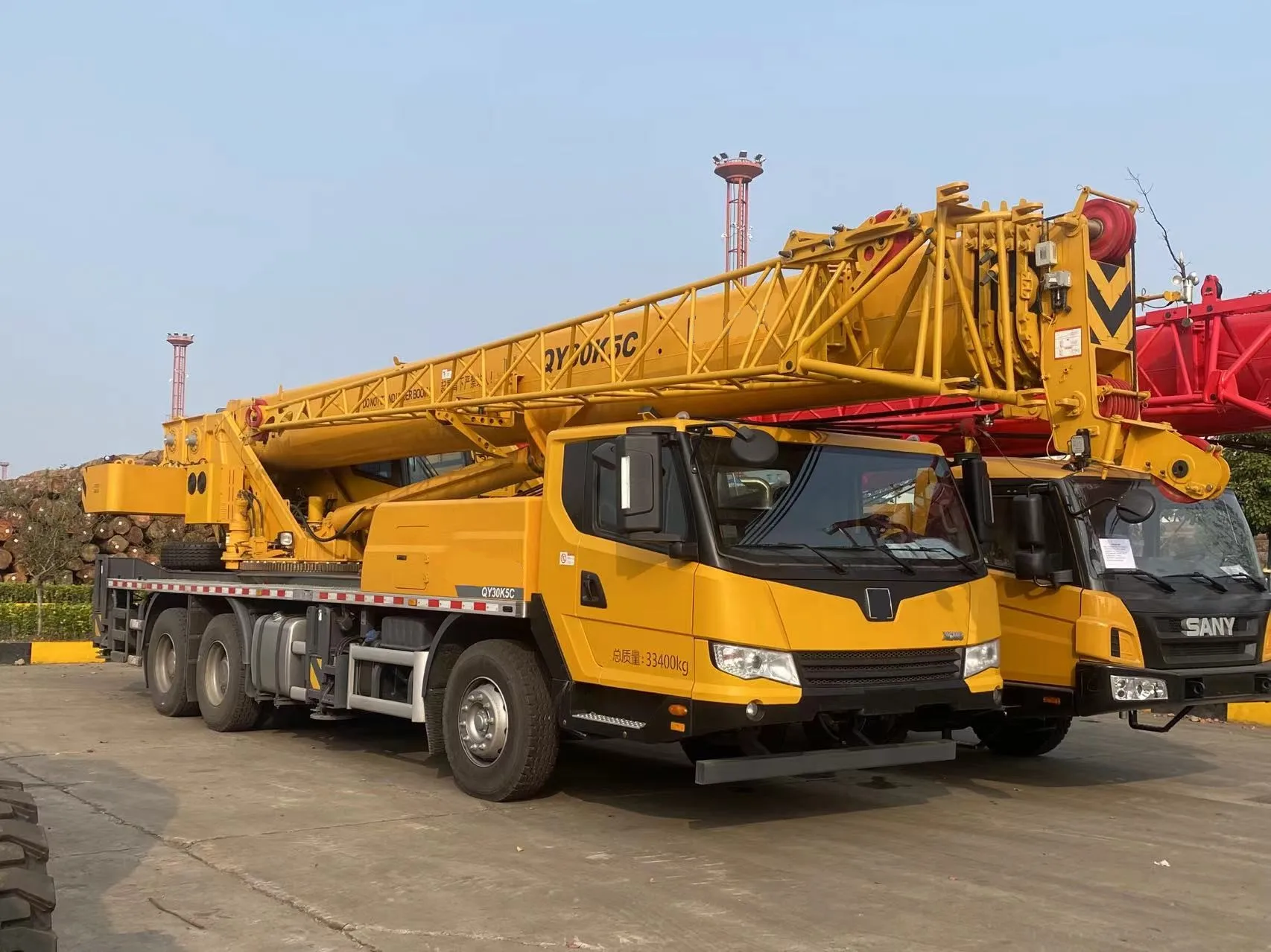 Lifting Machinery 30 Ton Truck Crane QY30K5C Good Price for Sale with High Operating Efficiency