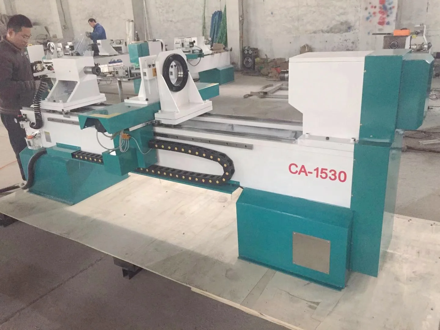 Heavy Frame 300mm Diameter CA-1530 Wood Turning Cnc Lathe Machine For Wooden Column Processing