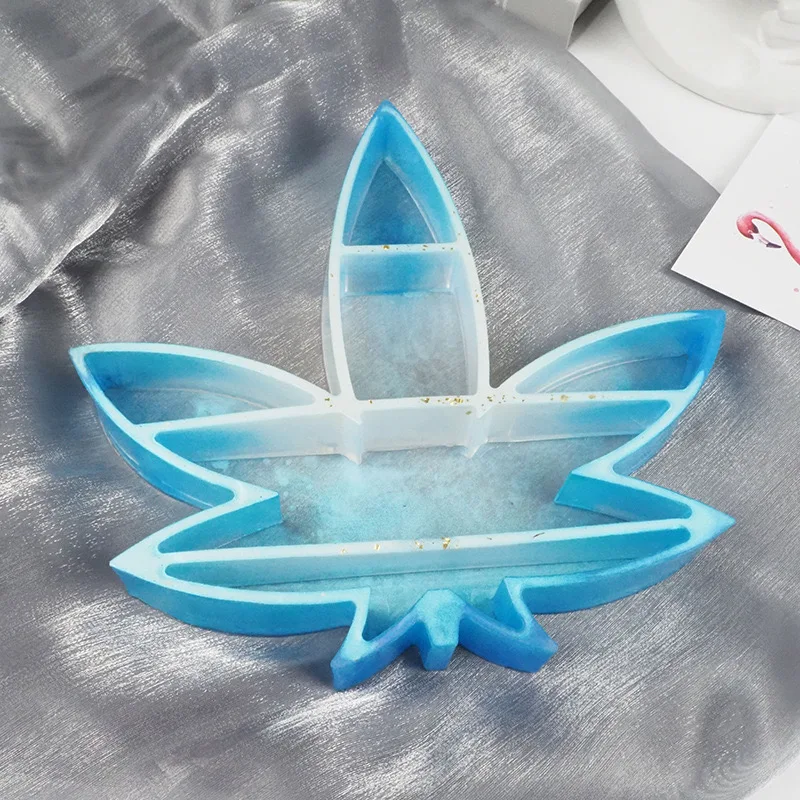 dropshipping Shiny Epoxy Resin Craft Molds Creative Mountain Silicon Mold Large Size maple Leaf Silicone Cigars Ashtray