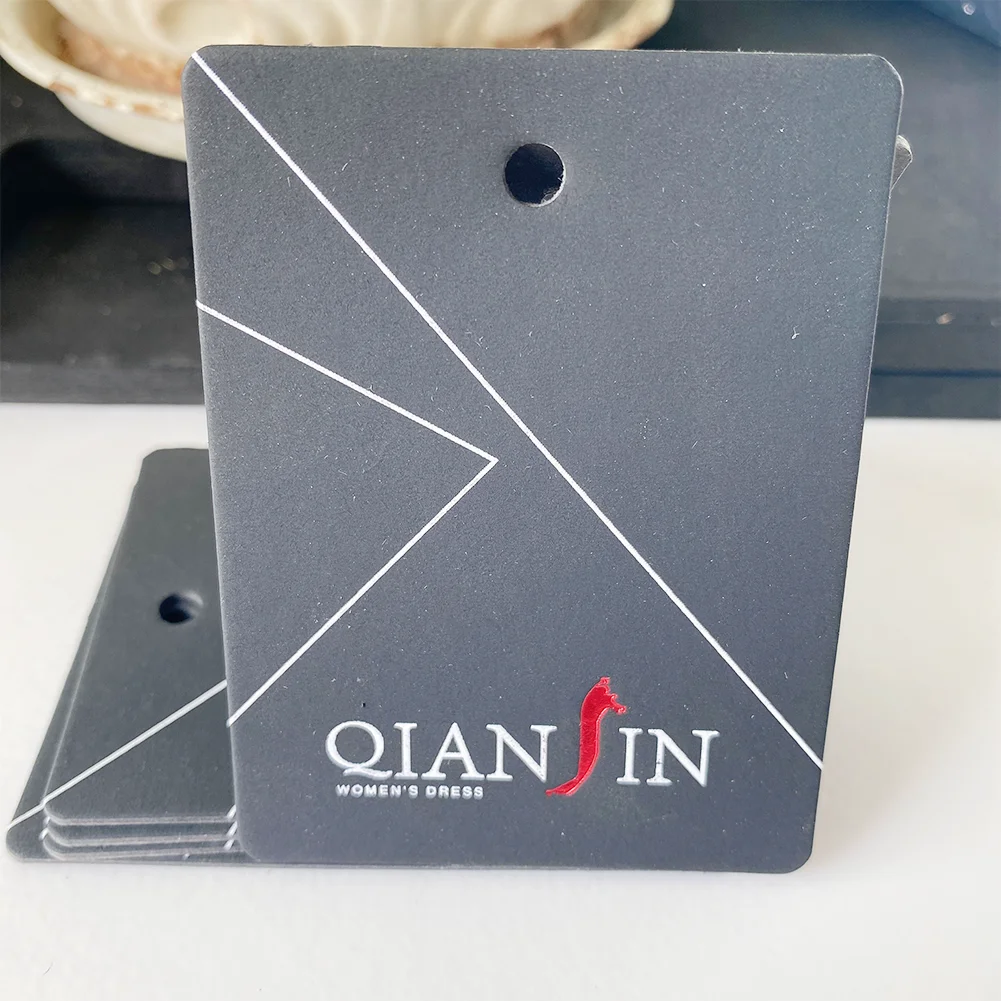 Cheap 400 GSM White Paper Offset Printing Custom Name Logo Gold Foil Hang Tag with String for Cloth