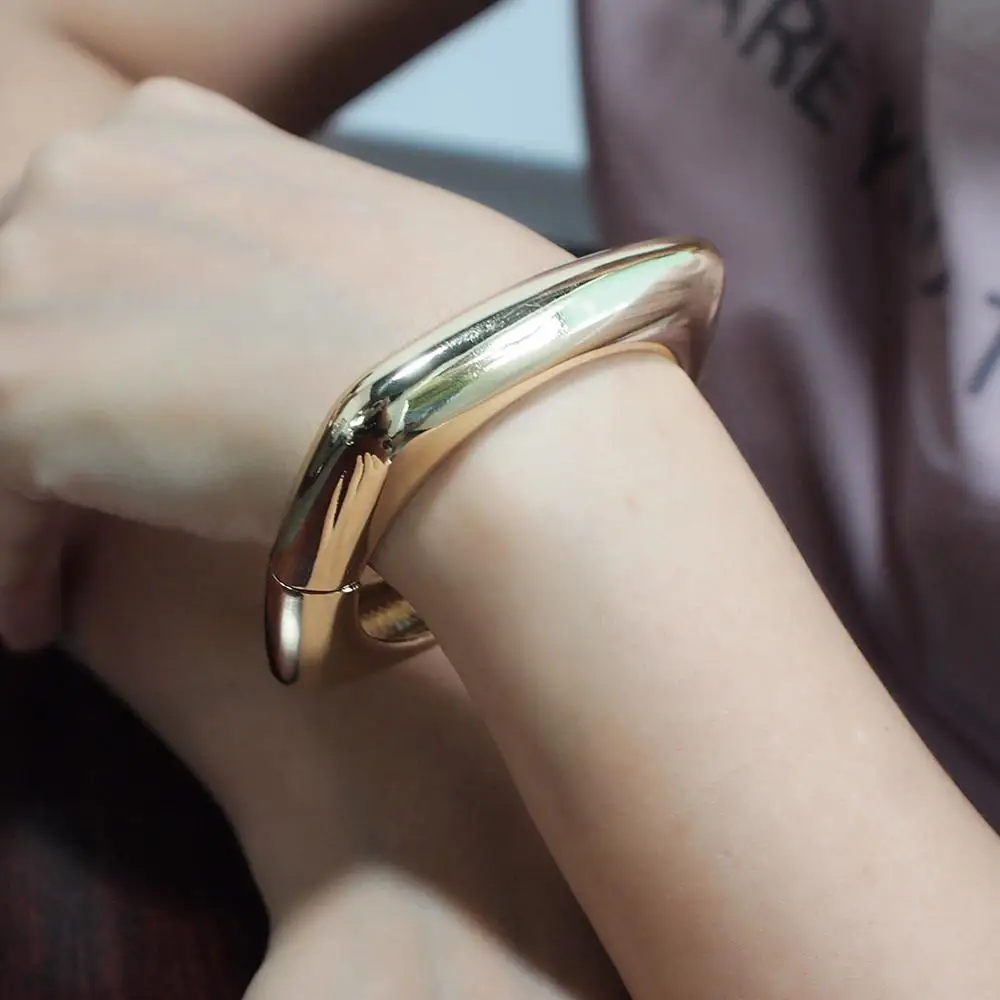 HANSIDON Square Hollow Big Cuff Bracelets Simple Design Bangles Gold Plated Indian Jewelry Metal Opened Stretch Bracelets