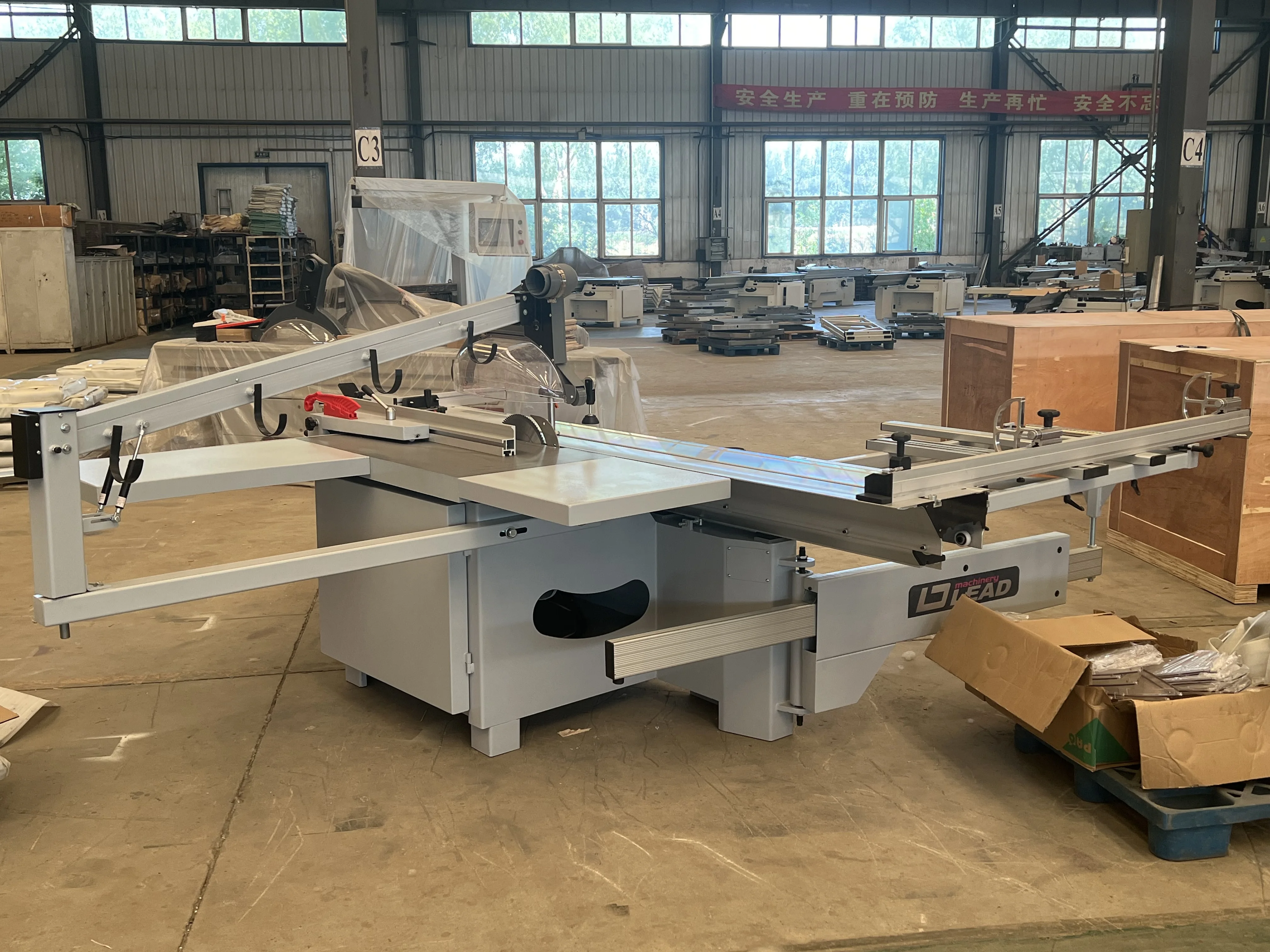 CE ISO Certification Sliding Cutting Saw Machinery Spot Goods