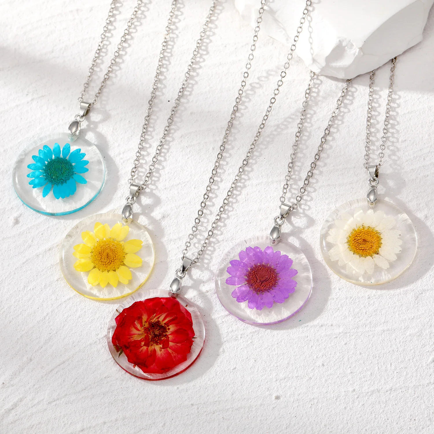 Brave Light New fresh pastoral style Daisy dried flower necklace Transparent epoxy flowers pendant sweater chain cross-border ho