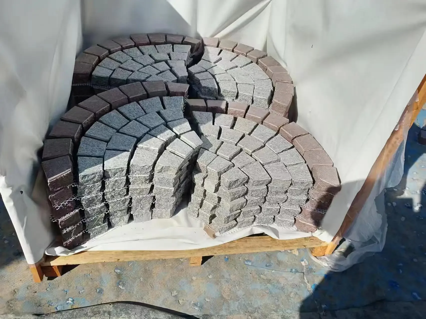 Popular Fan Shape Design Natural Flamed Face Granite Driveway Paving Stones