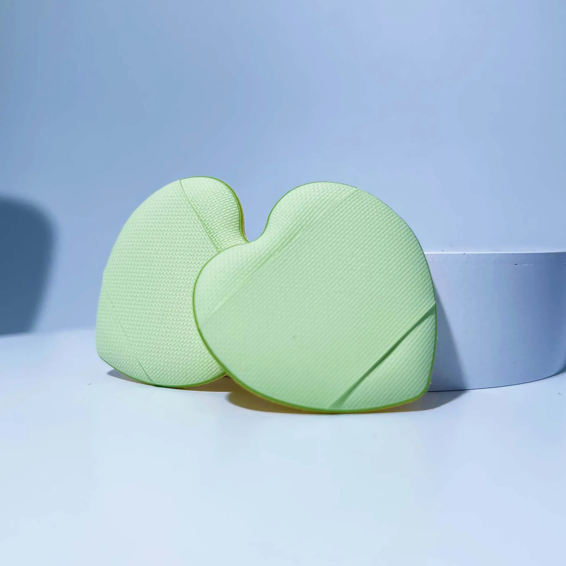 BUEYA  new Heart Shape Finger powder puff Face Makeup Finger Tip Puff Foundation Powder Cosmetics Air Cushion Beauty Sponge