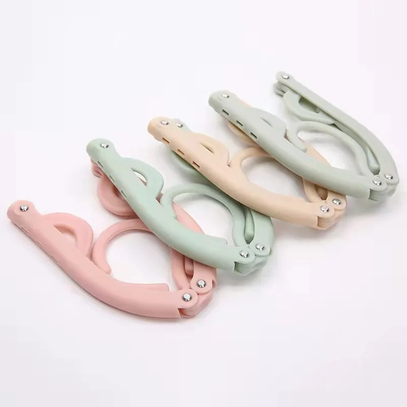 Cheap Price High Quality Multifunctional Use Anti Slip Clothing Drying Rack Plastic Coat Hanger Stand Foldable Hanger For Travel