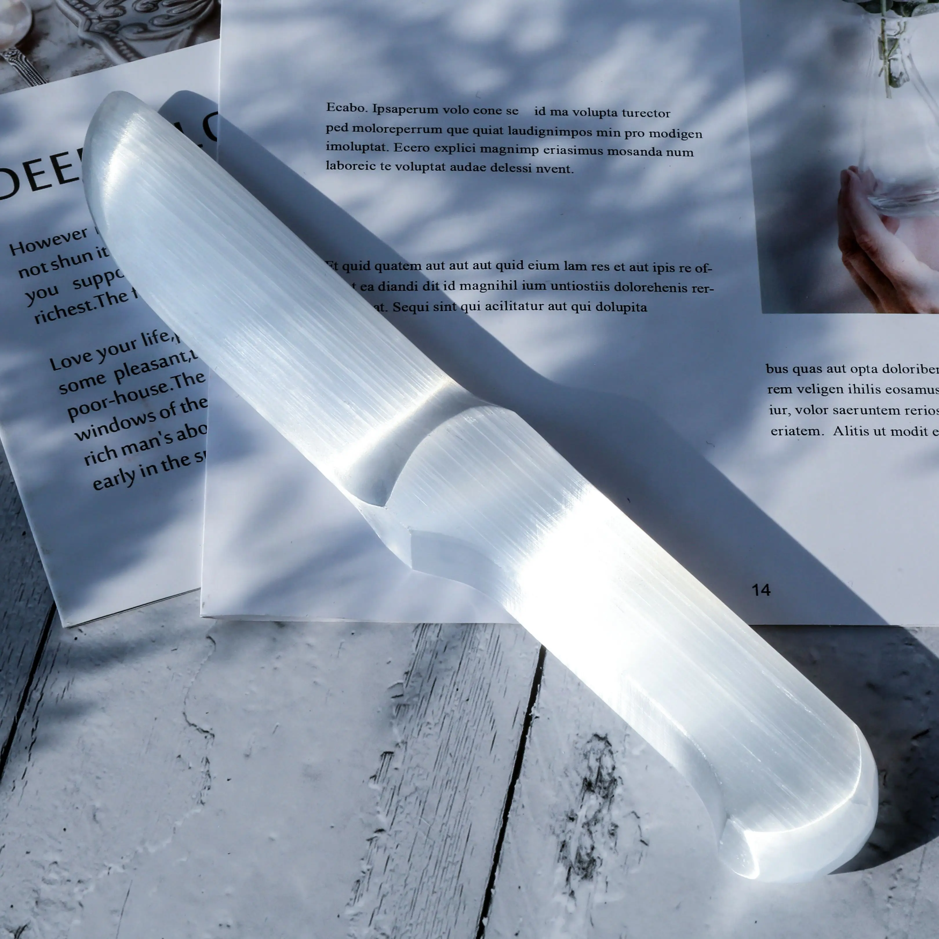 Yinglai Wholesale Selenite Crystal Healing Stones High Quality Selenite Palm Stone For Healing