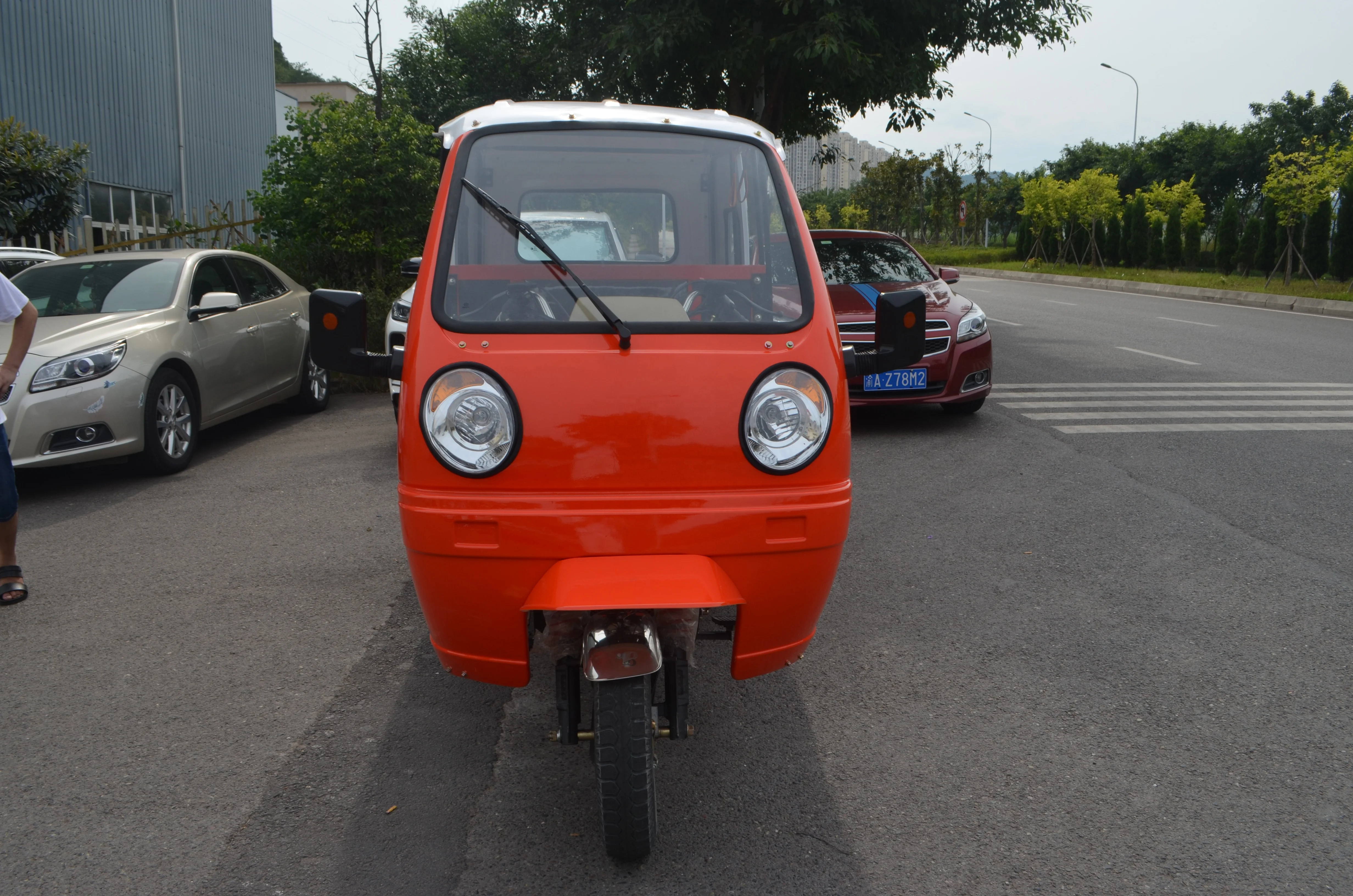 150CC 200CC 250CC Passenger Motorcycle Tricycle Three Wheeler Tricycle with Sunshade Cabin Cover