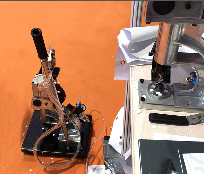 pneumatic air automatic 6mm 10mm eyelet hole punching  machine