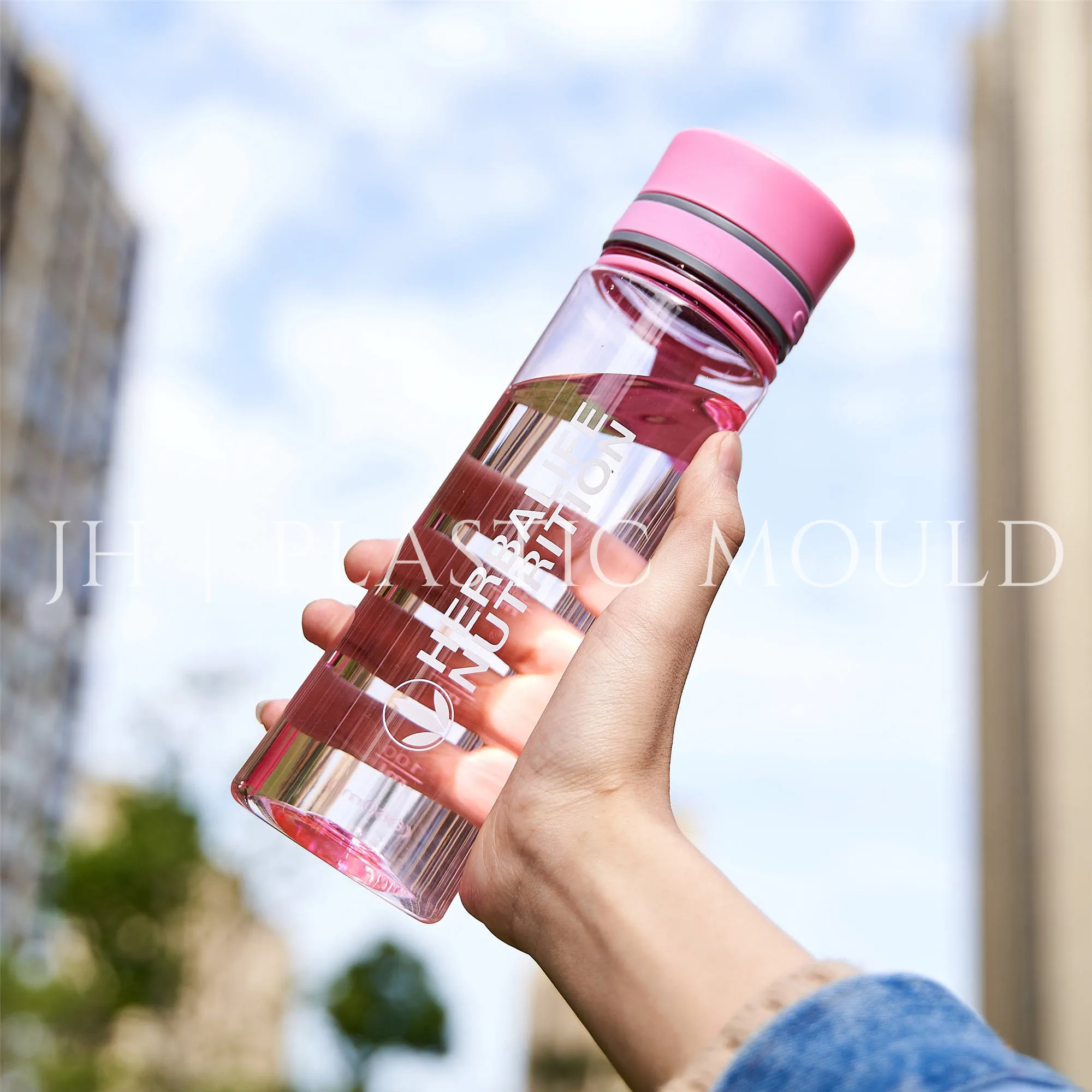 High Quality herba life BPA-Free Tritan plastic Sports Water Bottles 650ml with handle straps