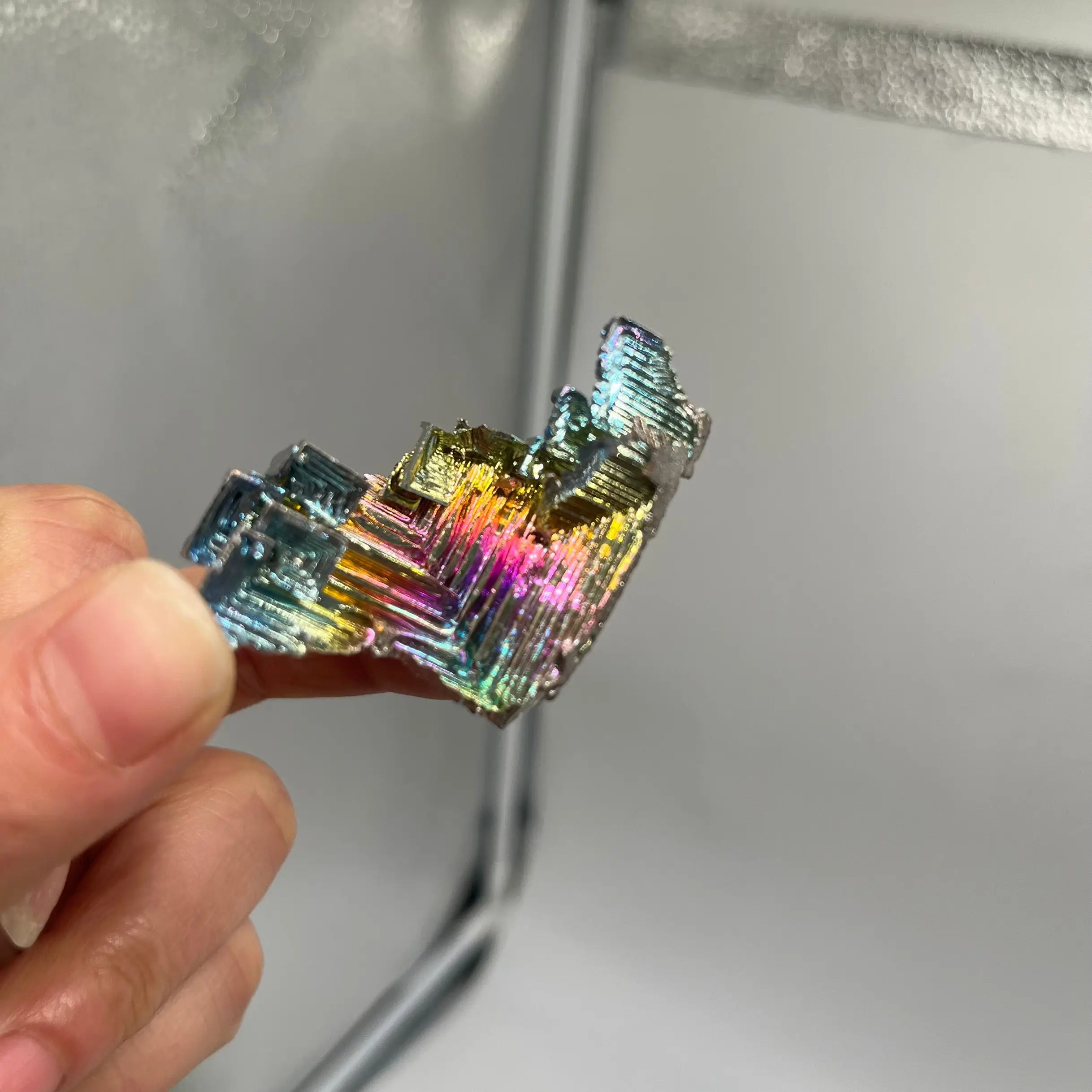 Wholesale natural Crystal  Healings Stone  Metal Shaped Rainbow Mineral Ore Bismuth