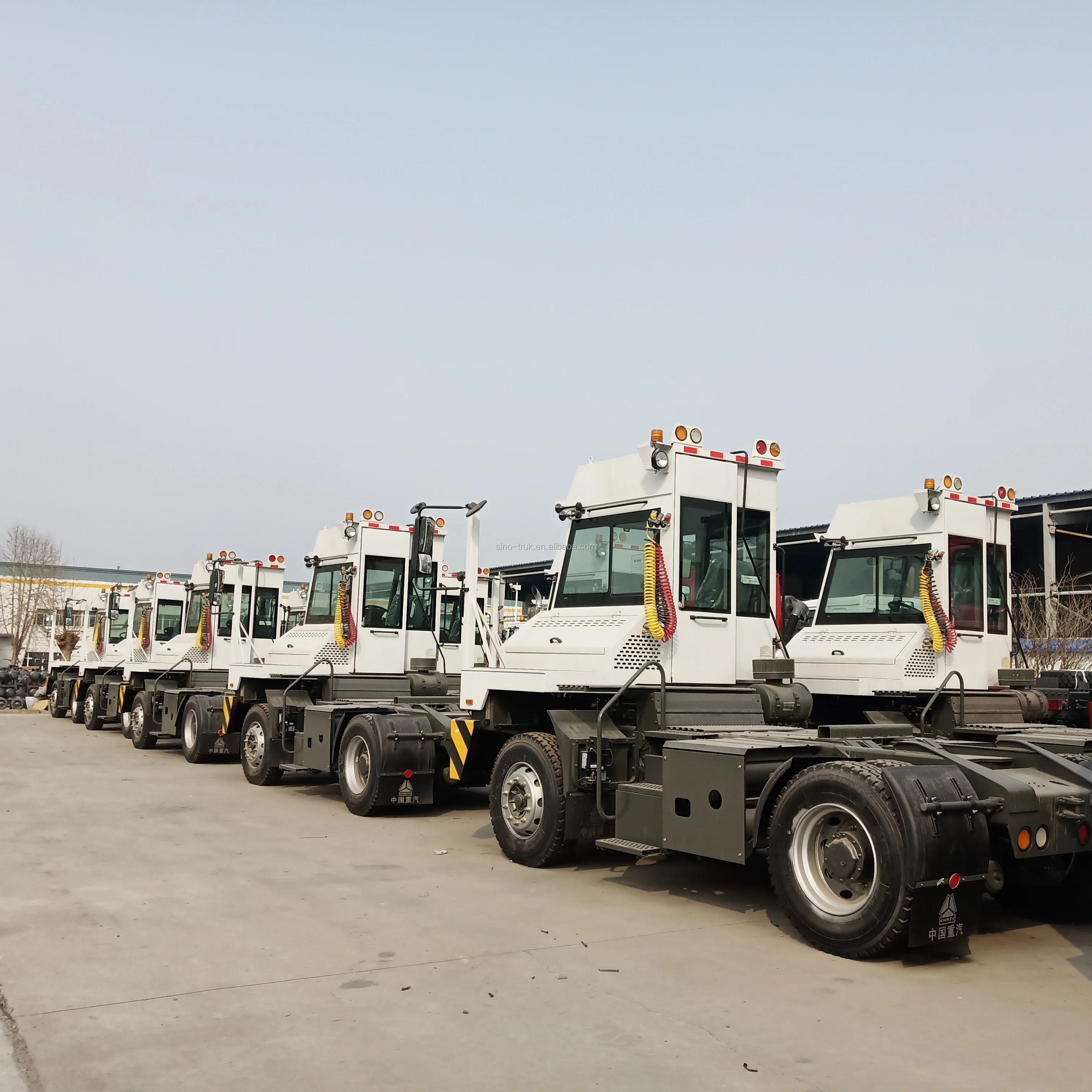 SINOTRUK high quality hova terminal tractor truck 4x2 6x4 diesel terminal wharf port tractor truck low speed for sale