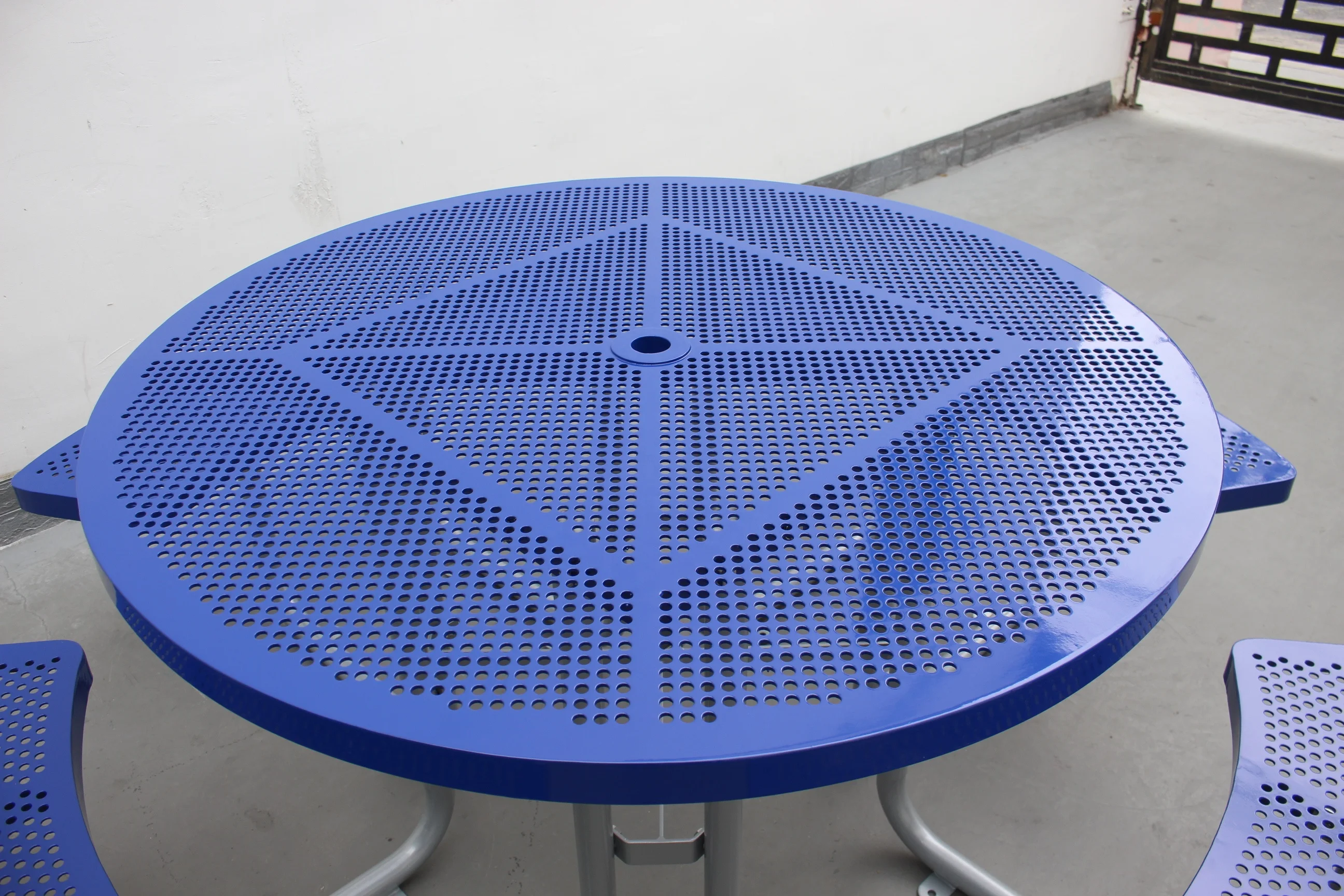 Sale from the factory Gavin street furniture mild steel patio table with 4 seats commercial outdoor metal picnic table setting