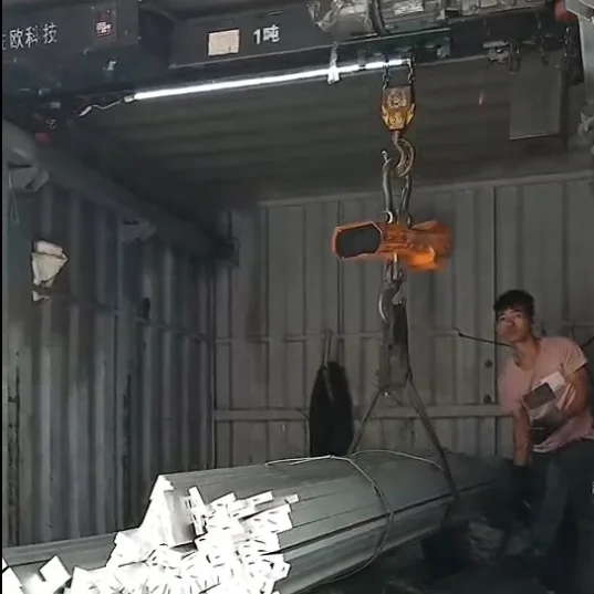 micro truck loaded crane to load and unload building material
