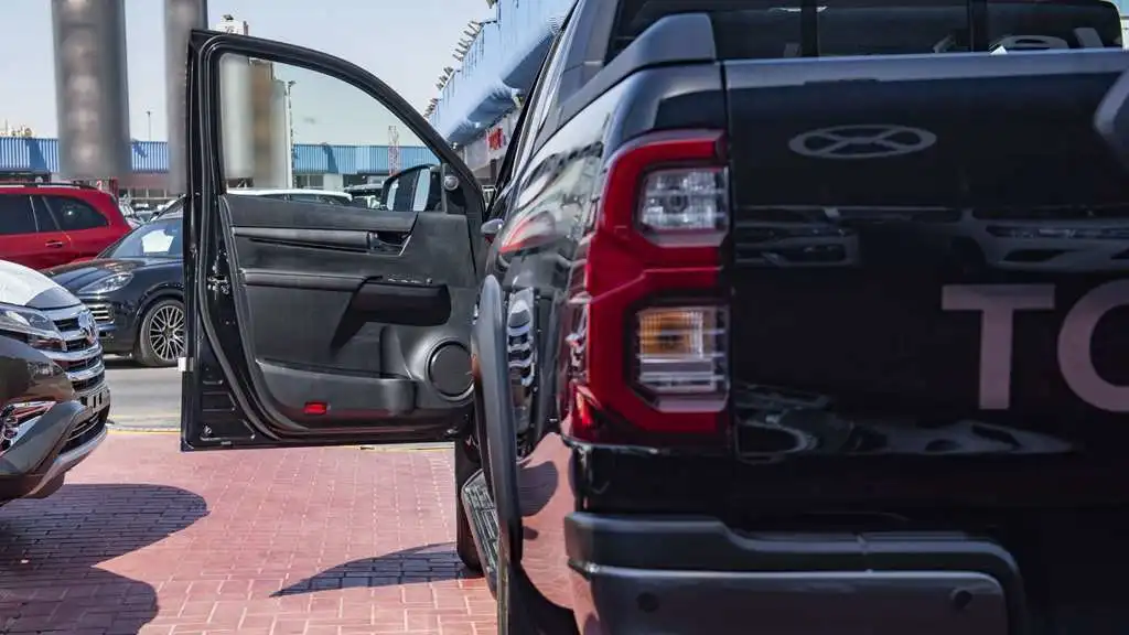 FULLY LOADED 2019-2023 Toyota Hilux 2.8 D-cab Adventure MT 2024 Car RHD/LHD READY TO DELIVER TO DOOR
