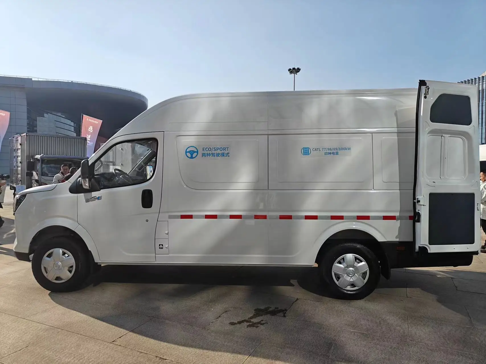 2024 Newly Arrival DFAC V9 Diesel Powered 2 Seats Cargo Microvan with 12cbm Cargo Space M9T Engine A/C on Sale