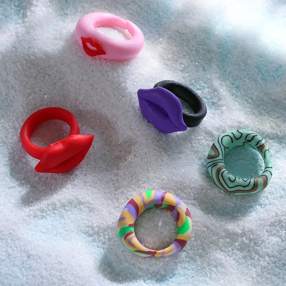 2021 New style ceramic clay ring European and American retro style exaggerated lips pottery clay ring wholesale