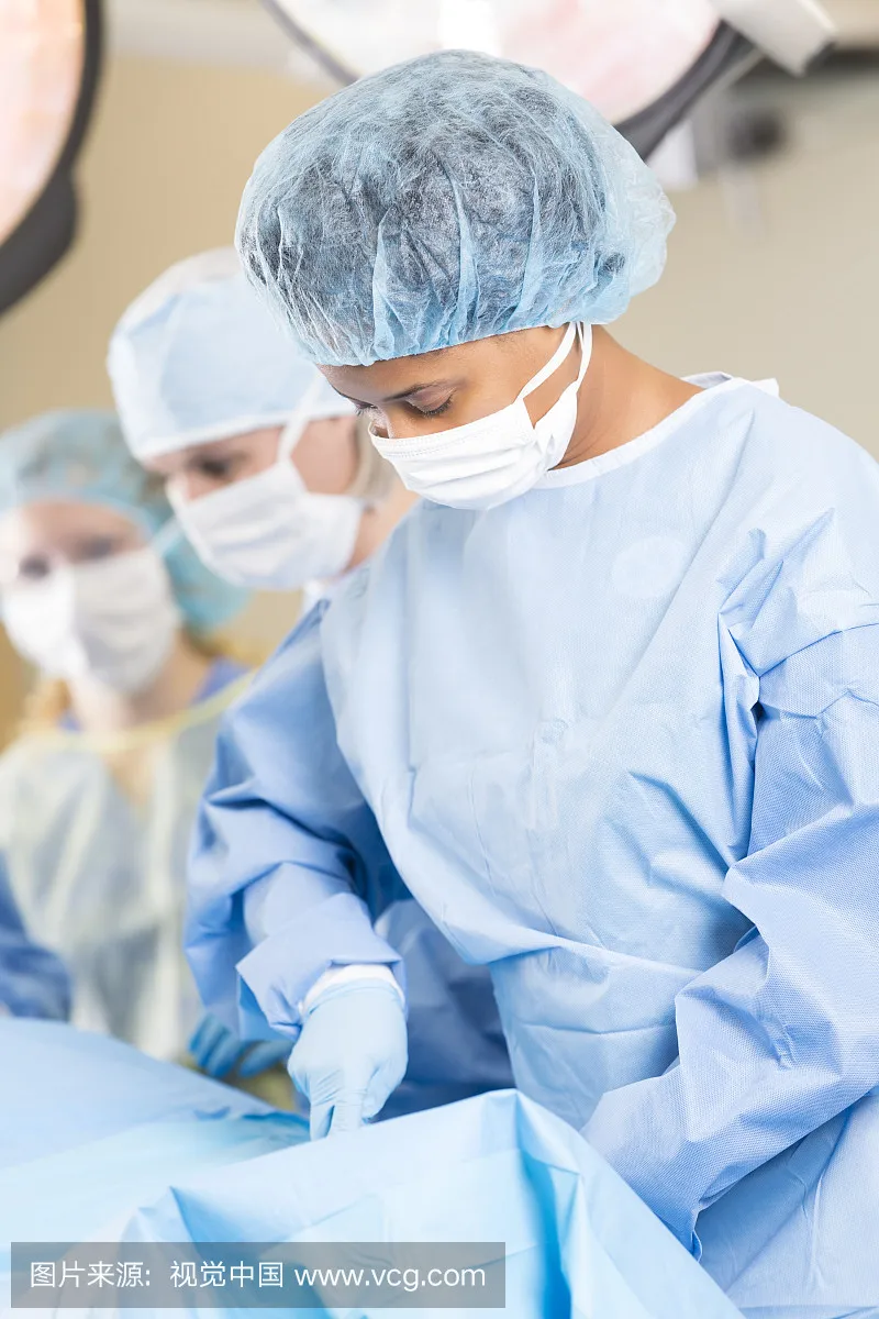 Full Servo Motion Control Hot Melt Adhesive Zone Nonwoven Fabric Film Baby Diaper Backsheeet Laminating Machine