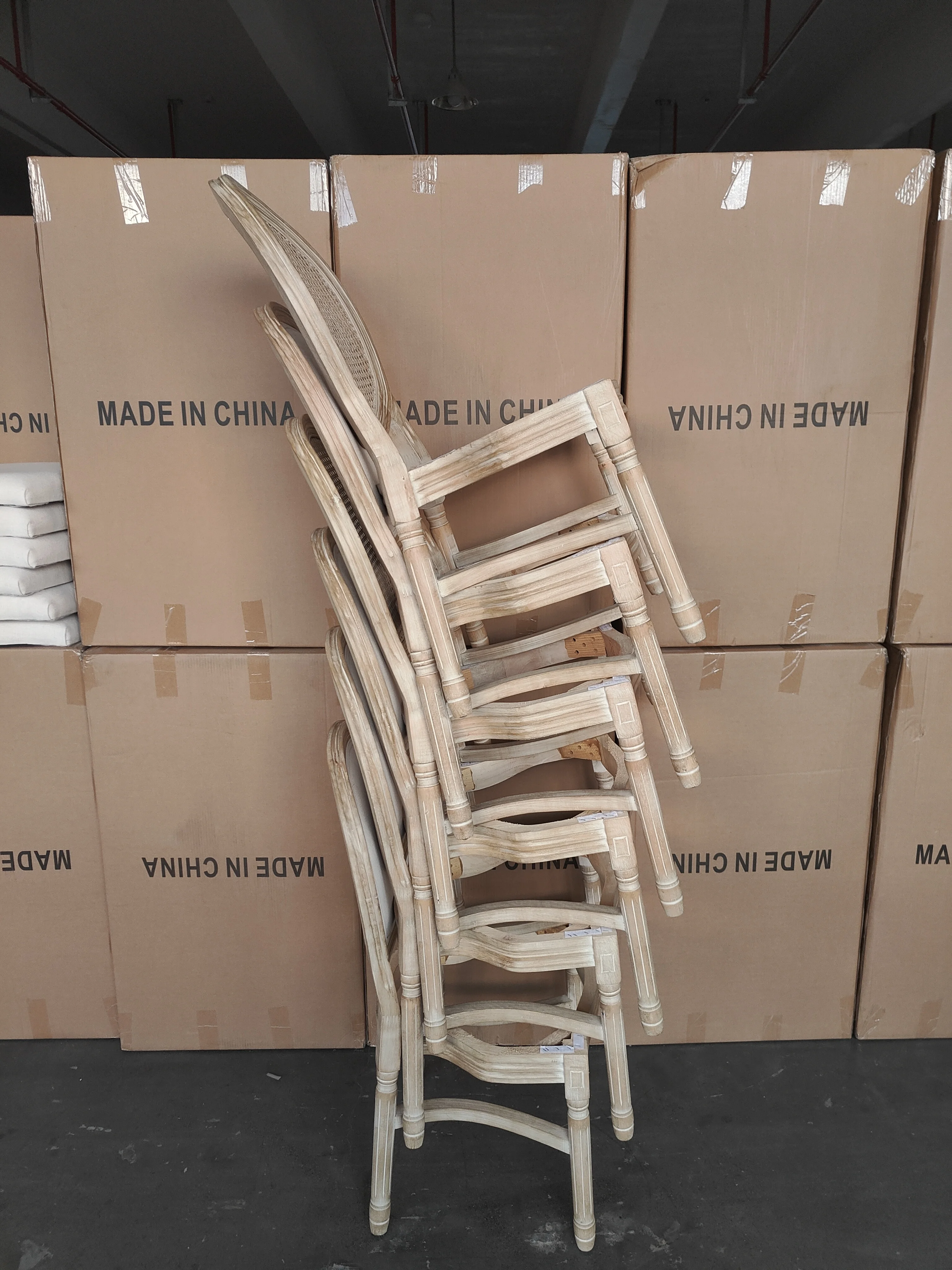 Stackable Wooden Louis Chair with Removable Cushion for Wedding/Hotel