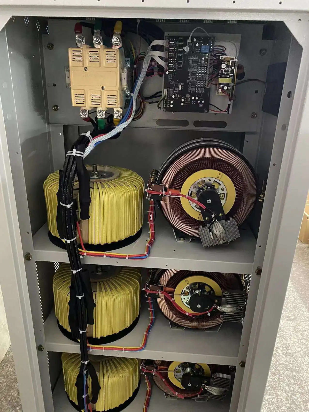 TNS6-40KVA трехфазный 380 В автоматический регулятор напряжения AC avr оборудование 3 фазы 40 кВА стабилизатор напряжения для завода