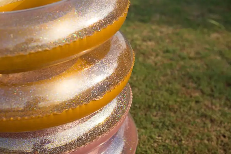 Maideng Summer Pool Beach Party Swimming Float Tube Durable Round Shaped Transparent PVC Glitter Inflatable Swimming Ring